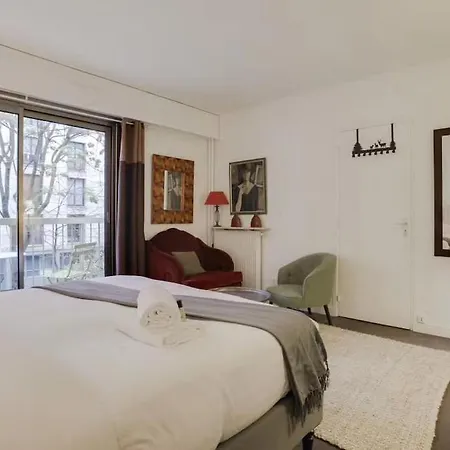 Guestready - Charming Retreat Near Eiffel Tower Daire *