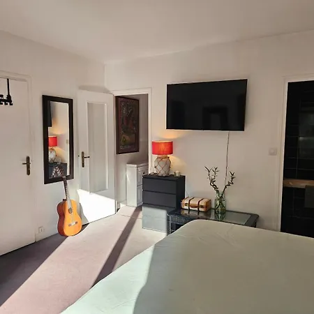 Daire Guestready - Charming Retreat Near Eiffel Tower
