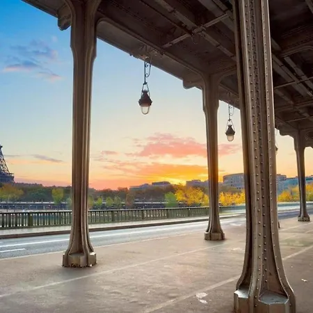 Daire Guestready - Charming Retreat Near Eiffel Tower *